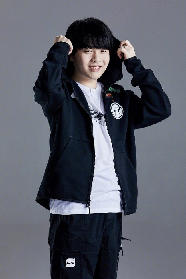 亚博体育-热火观众热烈欢呼！，Rookie迎来七赛季出色发挥再创辉煌时刻-亚博体育